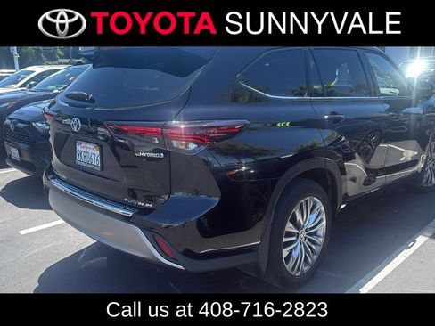 Used 2024 Toyota Highlander Platinum AWD/4WD image 2