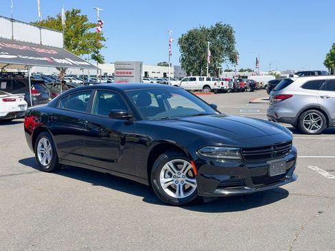 Used 2023 Dodge Charger SXT RWD image 2