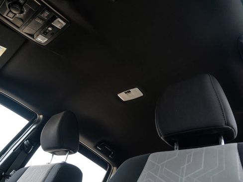 Used 2020 Toyota Tacoma TRD Off-Road AWD/4WD image 34