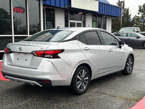Used 2021 Nissan Versa SV image 3