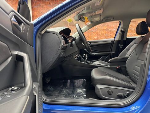 Used 2024 Volkswagen Jetta SE image 22