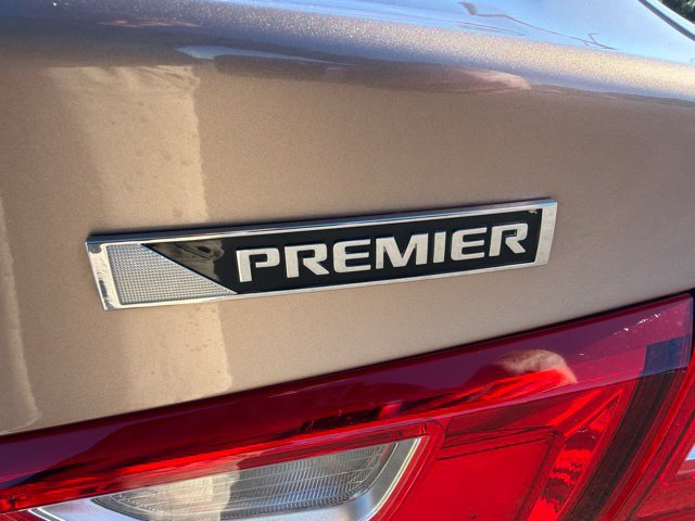 Used 2018 Chevrolet Malibu Premier w/ Premier Sun and Wheel Package FWD image 9