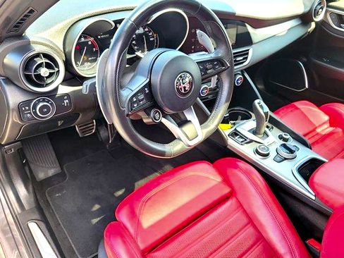 Used 2023 Alfa Romeo Giulia Veloce RWD image 23