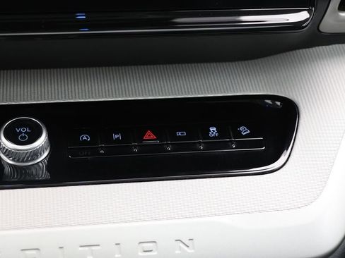 Used 2025 Ford Expedition Active AWD/4WD image 25