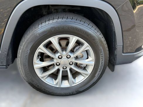 Used 2020 Jeep Cherokee Latitude Lux w/ Comfort/Convenience Group AWD/4WD image 9