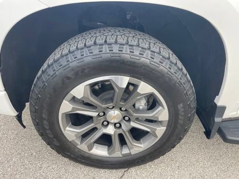 Used 2024 Chevrolet Silverado 1500 High Country AWD/4WD image 35