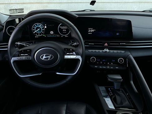 Used 2025 Hyundai Elantra Limited image 14