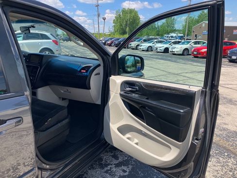 Used 2017 Dodge Grand Caravan SE w/ Power Window Group FWD image 10
