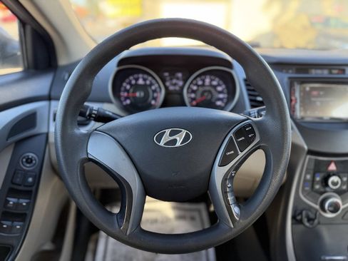 Used 2015 Hyundai Elantra SE FWD image 15