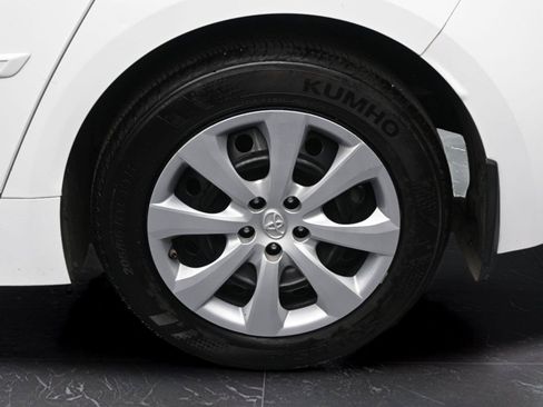 Used 2021 Toyota Corolla LE FWD image 12