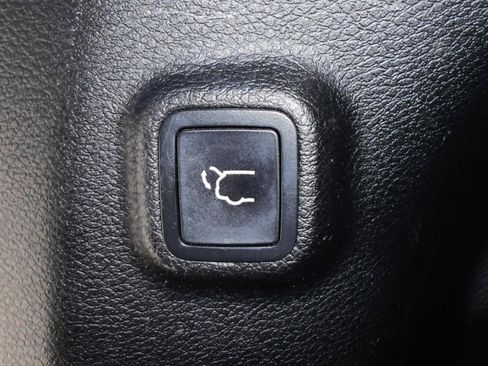 Certified 2019 Jeep Cherokee Latitude Plus w/ Comfort/Convenience Group AWD/4WD image 15
