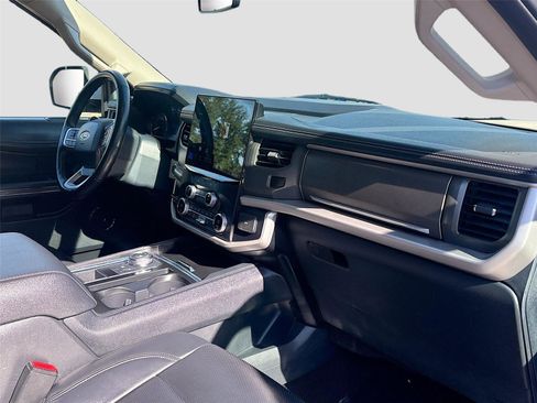 Used 2023 Ford Expedition Max XLT image 31