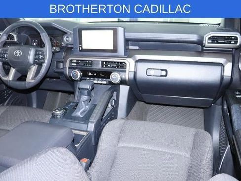 Used 2025 Toyota 4Runner SR5 AWD/4WD image 28