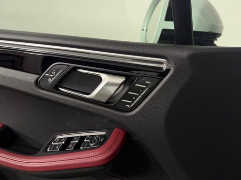 Certified 2026 Porsche Macan AWD/4WD image 20