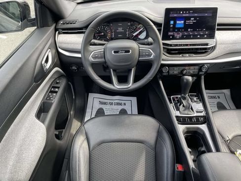 Used 2024 Jeep Compass Latitude AWD/4WD image 11