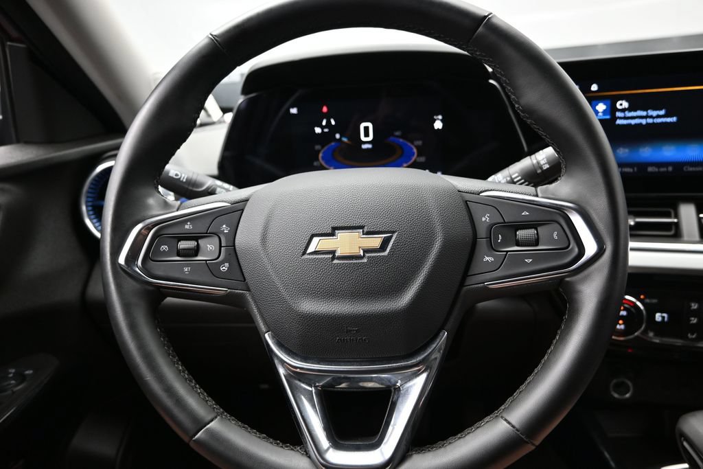 Used 2025 Chevrolet Trax LT w/ LT Convenience Package FWD image 26