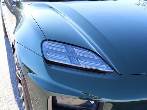 Certified 2024 Porsche Macan Turbo Electric AWD/4WD image 14