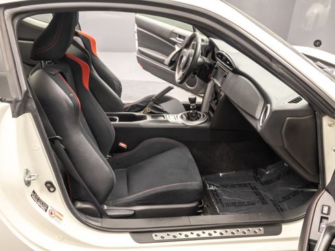 Used 2015 Scion FR-S RWD image 31