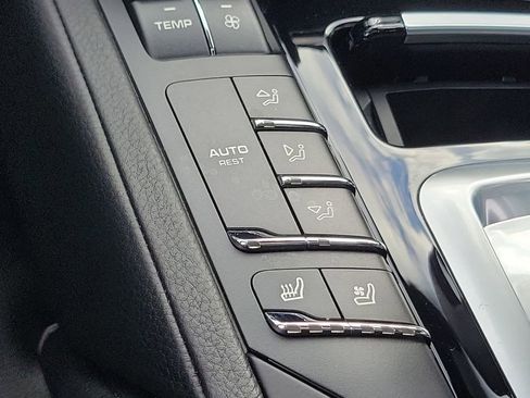 Used 2018 Porsche Cayenne Platinum Edition image 31