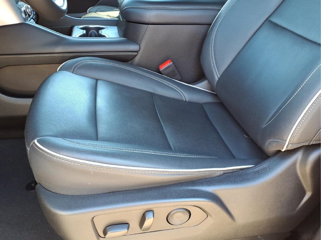 Used 2023 GMC Yukon XL SLT w/ SLT Premium Package AWD/4WD image 16