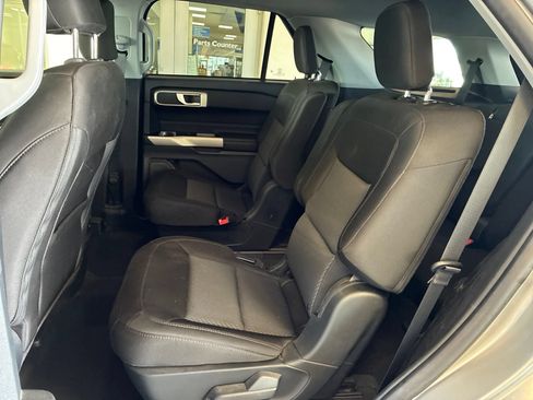 Used 2023 Ford Explorer XLT AWD/4WD image 9