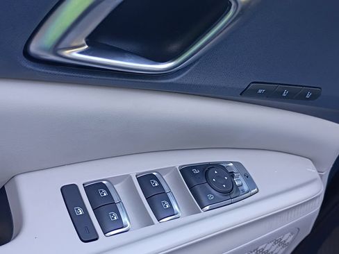 Certified 2025 Kia Carnival EX FWD image 14