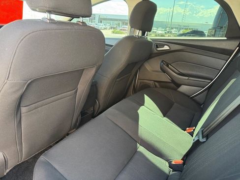 Used 2017 Ford Focus SE FWD image 5