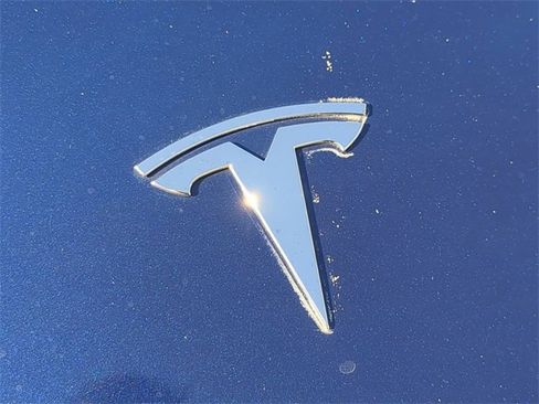 Used 2025 Tesla Model Y Performance image 13