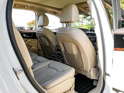 Used 2018 Audi Q7 3.0T Prestige image 42