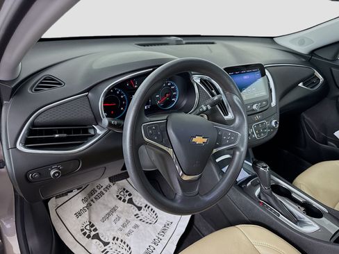 Used 2020 Chevrolet Malibu LT FWD image 11