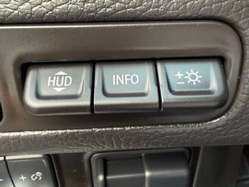 Used 2023 GMC Yukon XL Denali image 30