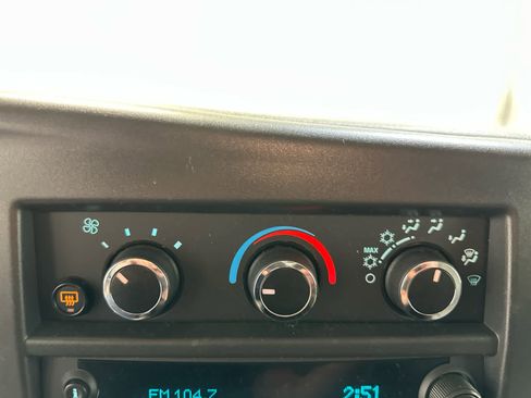 Used 2025 Chevrolet Express 3500 LS image 17