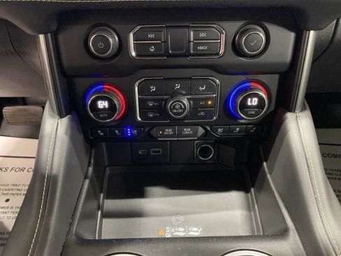 Used 2021 Chevrolet Suburban Premier AWD/4WD image 33