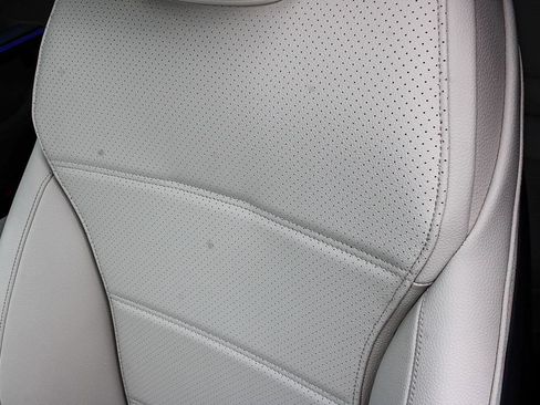 Used 2025 Mercedes-Benz GLC 300 4MATIC image 25