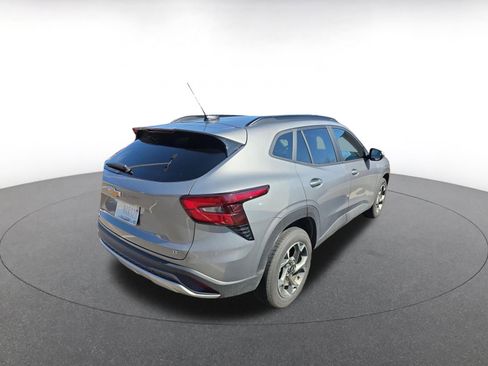 Used 2025 Chevrolet Trax LT image 7