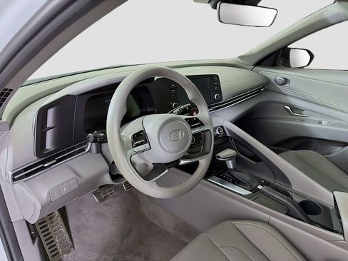 Used 2025 Hyundai Elantra Sport image 11