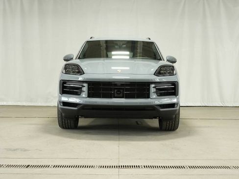 Certified 2025 Porsche Cayenne image 10
