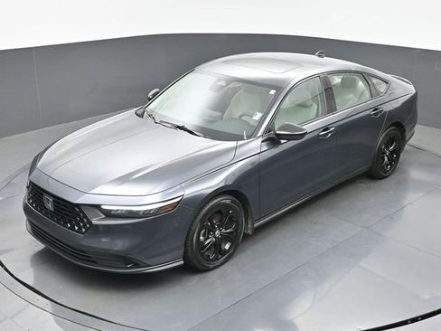 Certified 2025 Honda Accord SE image 29