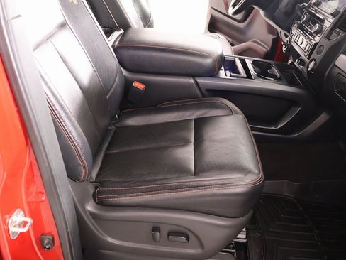 Used 2020 Nissan Titan PRO-4X w/ Pro-4x Convenience Package image 14