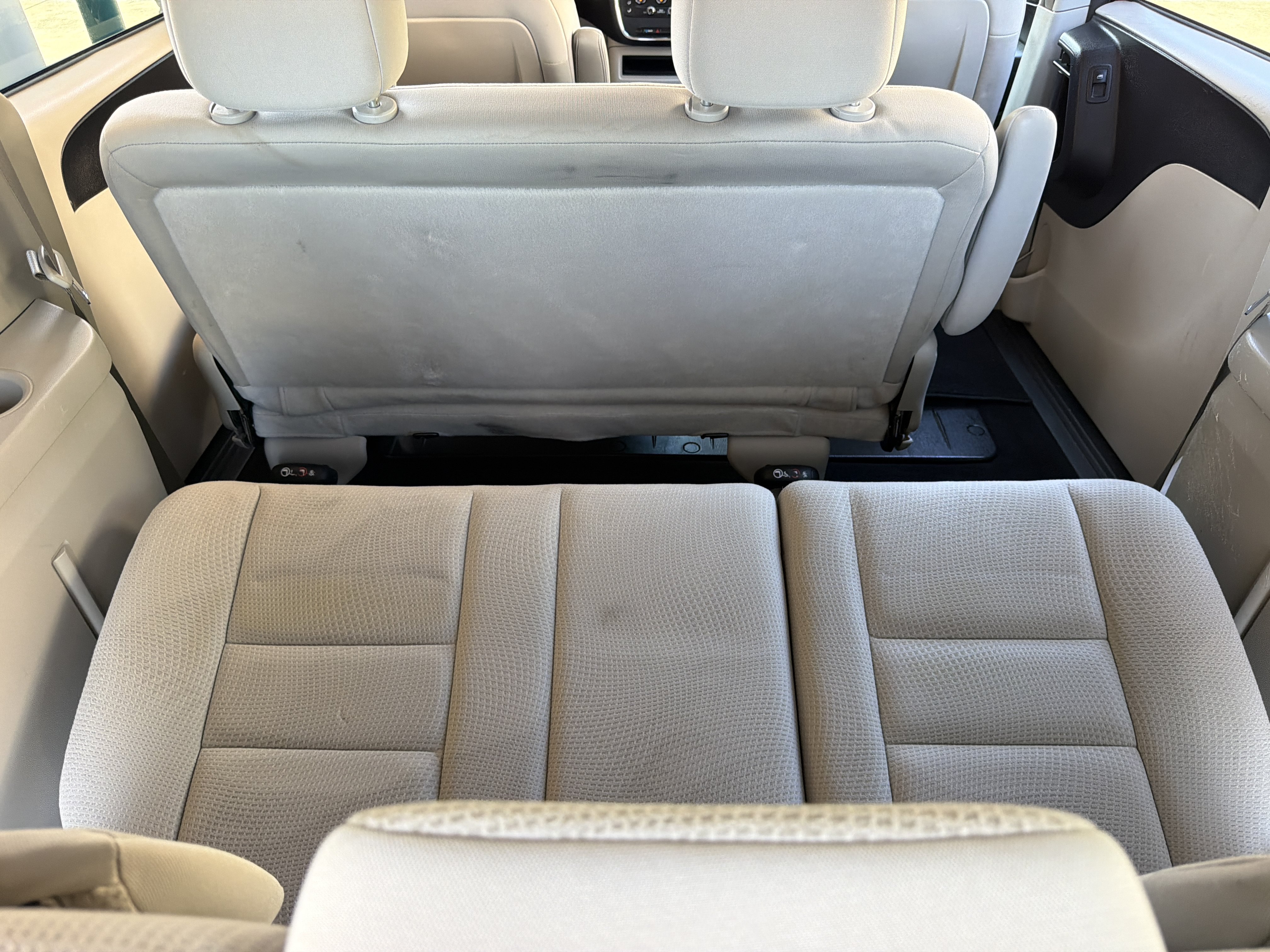Used 2018 Dodge Grand Caravan SE w/ UConnect Hands-Free Group FWD image 17