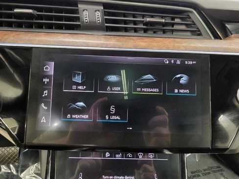 Used 2019 Audi e-tron Prestige w/ Prestige Package AWD/4WD image 17