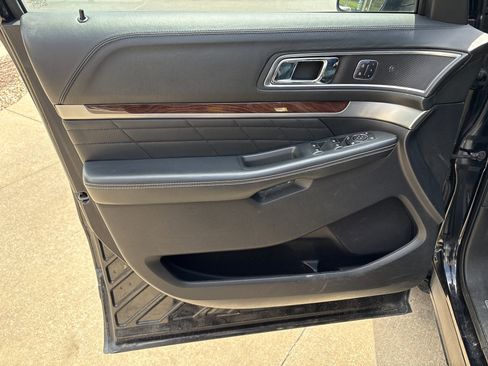 Used 2017 Ford Explorer Platinum image 14