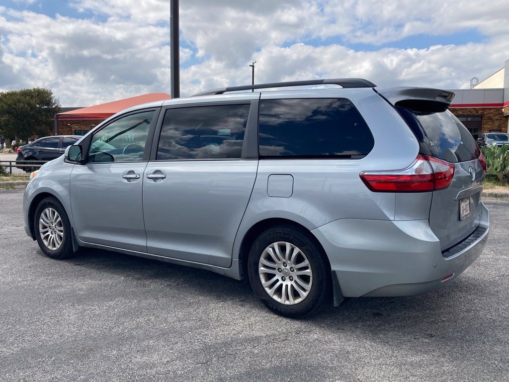 Used 2015 Toyota Sienna XLE Premium FWD image 5