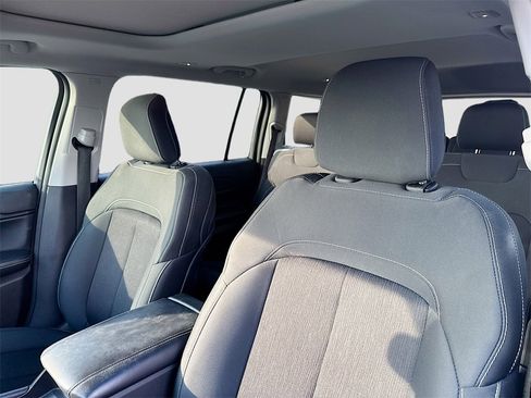 Used 2024 Jeep Grand Cherokee L Laredo image 12