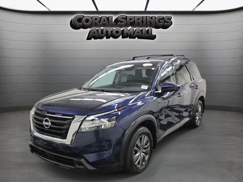 Certified 2022 Nissan Pathfinder SV image 3