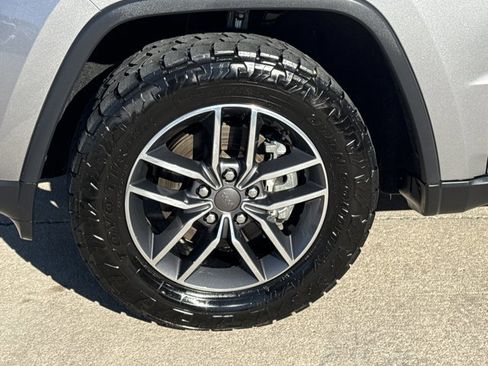 Used 2019 Jeep Grand Cherokee Limited w/ Luxury Group II image 11