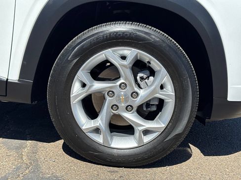 Used 2024 Chevrolet Trax LS w/ LS Convenience Package FWD image 5