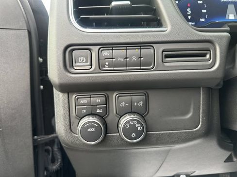 Used 2024 Chevrolet Suburban LT AWD/4WD image 31