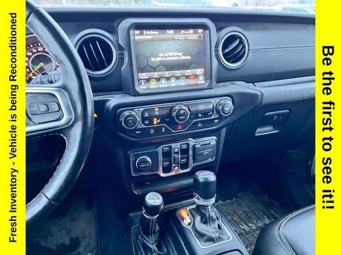 Used 2022 Jeep Wrangler Unlimited Sahara w/ Cold Weather Group image 17