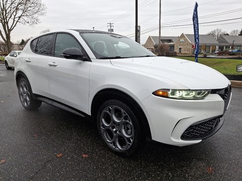 New 2025 Alfa Romeo Tonale image 2